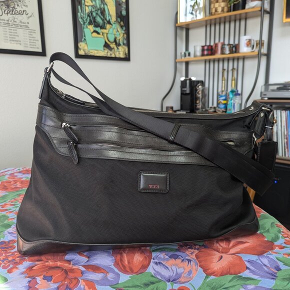 TUMI Travel/Messenger Bag - Never been used - Picture 8 of 8